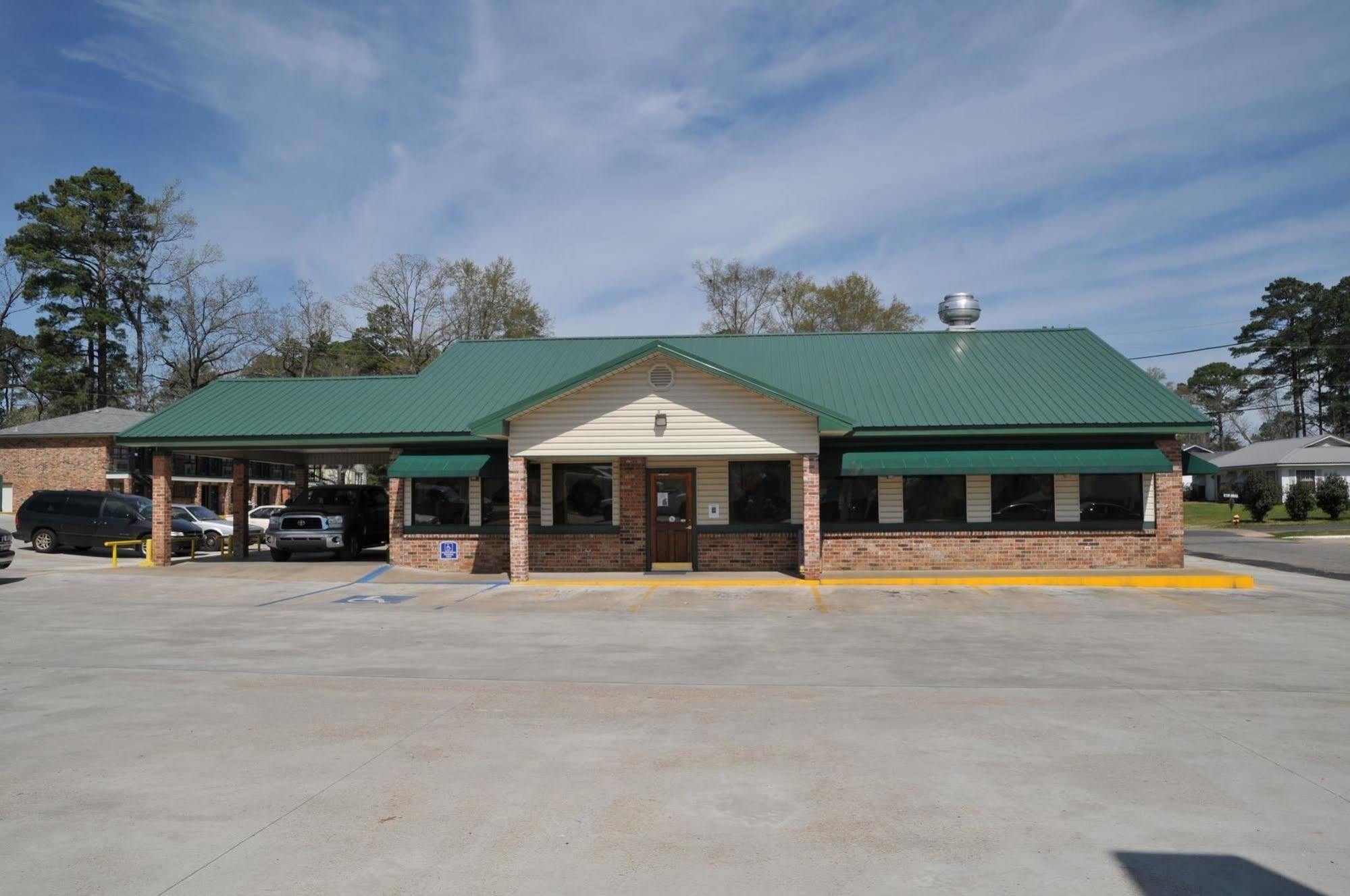 The Winnfield Lodge Exterior photo