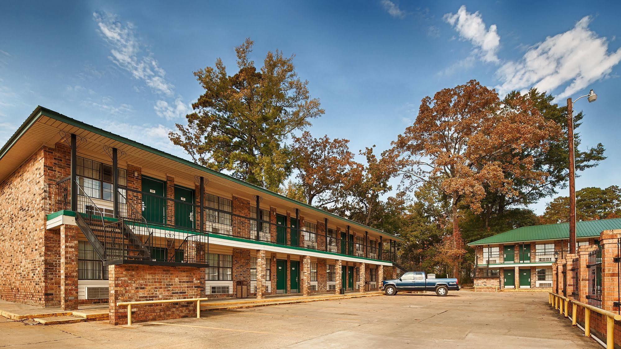 The Winnfield Lodge Exterior photo